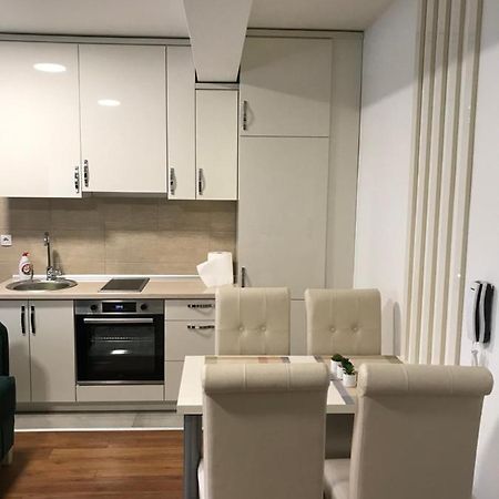 Green Apartment โนวีปาซาร์ ภายนอก รูปภาพ