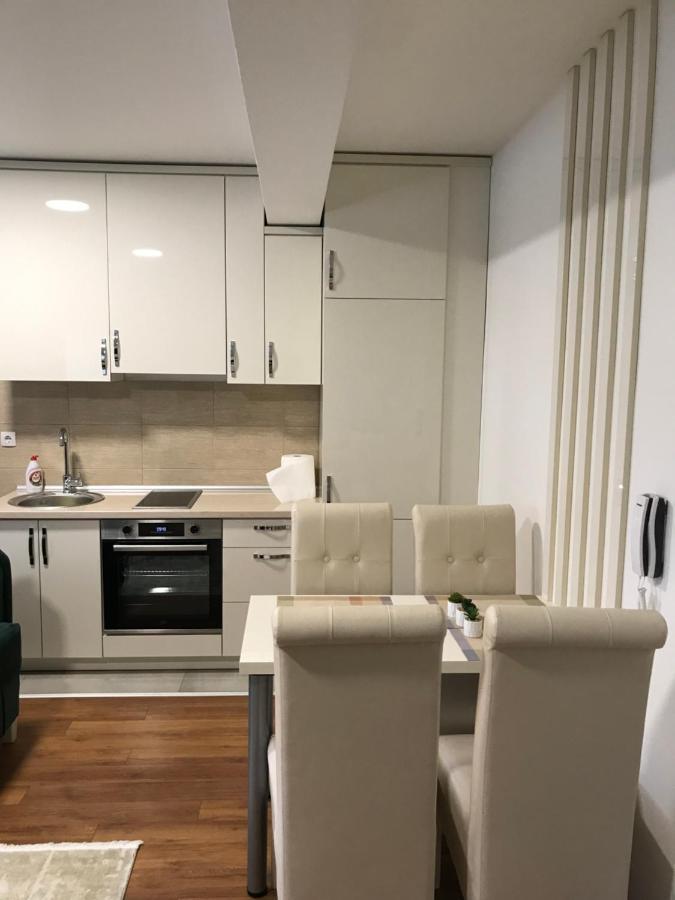 Green Apartment โนวีปาซาร์ ภายนอก รูปภาพ